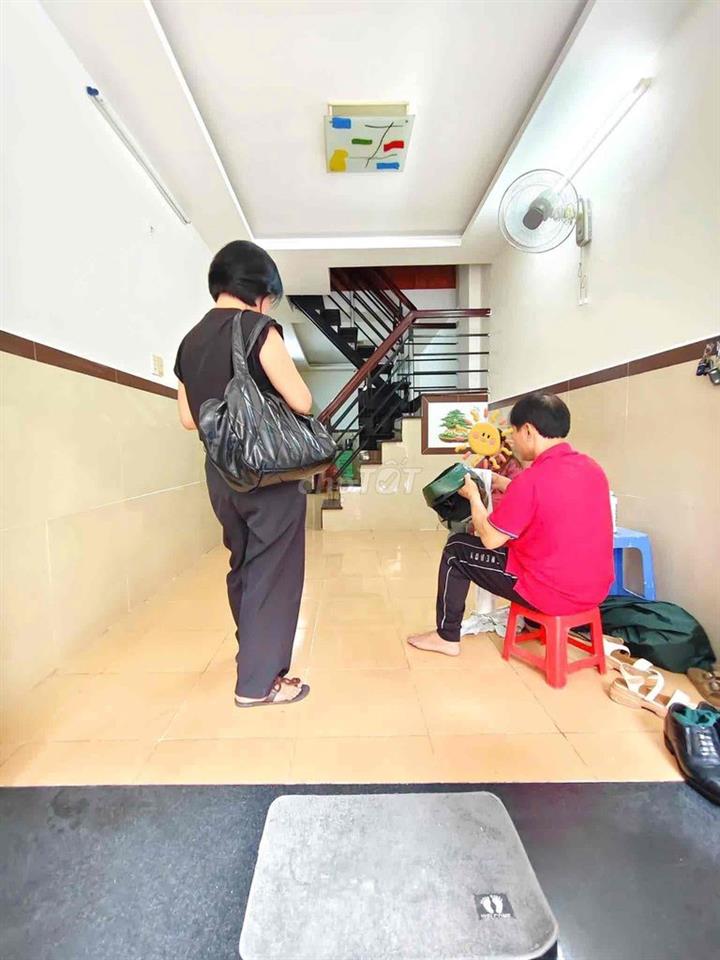Cho thuê nhà Giải Phóng 45m2 nhà 1 trệt 2 lầu 4pn 3wc