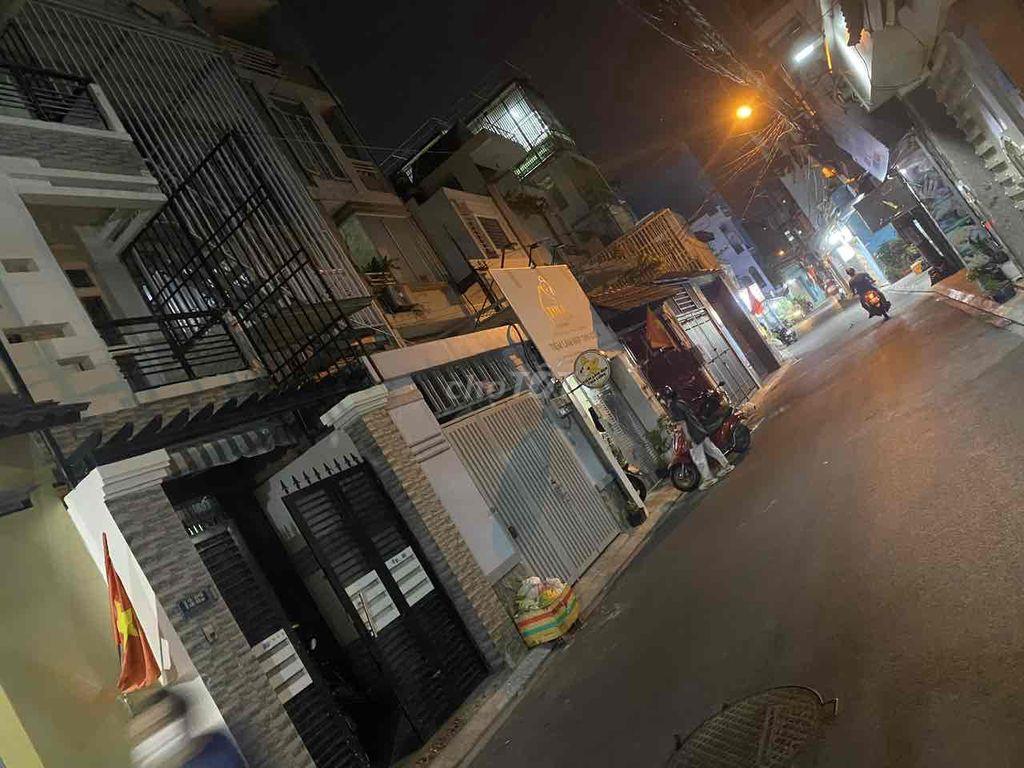 Cho thuê nhà hẻm 8m thông Lý Thường Kiệt 1 trệt 2 lầu sân thượng 4pn