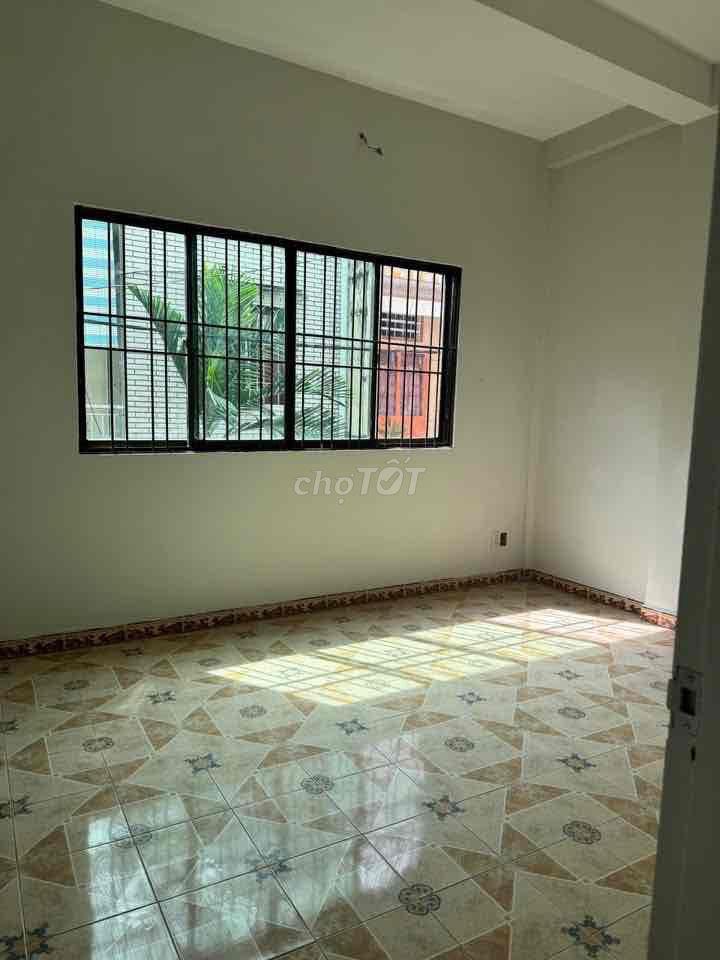 Cho thuê nhà hẻm hơi xe CMT8 4x9 1 trệt 2 lầu sân thượng 3pn 3wc