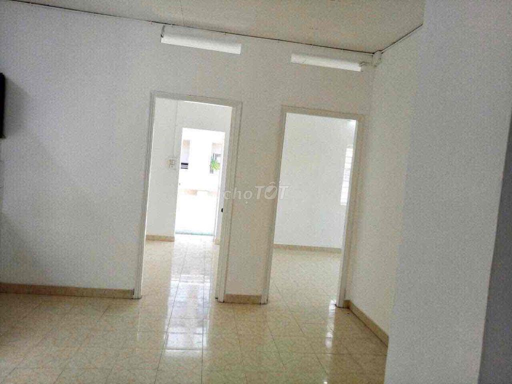 Cho thuê chung cư Bàu Cát 2 100m2 3pn 2wc có 3 máy lạnh thang bộ