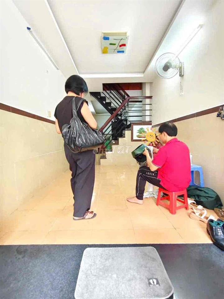 Cho thuê nhà mặt tiền Giải Phóng gần công viên Hoàng Văn Thụ 3pn 3wc