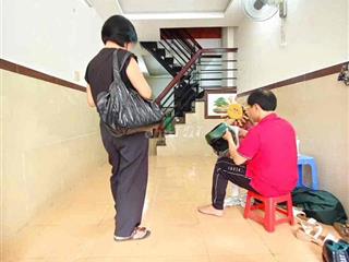 Cho thuê nhà mặt tiền Giải Phóng gần công viên Hoàng Văn Thụ 3pn 3wc