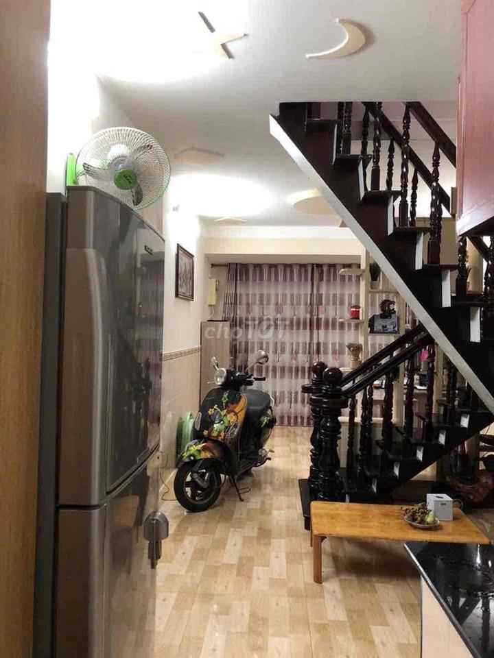 Cho thuê nhà đường Cộng Hoà 3,7x10 1 trệt 1 lầu 2pn 2wc full nội thất