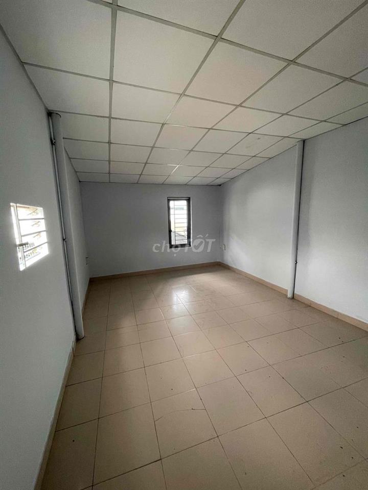 Cho thuê nhà mặt tiền ngay ngã tư Bảy Hiền 4x9 1 trệt 2 lầu 2pn 2wc