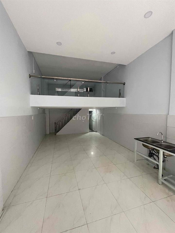 Cho thuê nhà mặt tiền ngay ngã tư Bảy Hiền 4x9 1 trệt 2 lầu 2pn 2wc