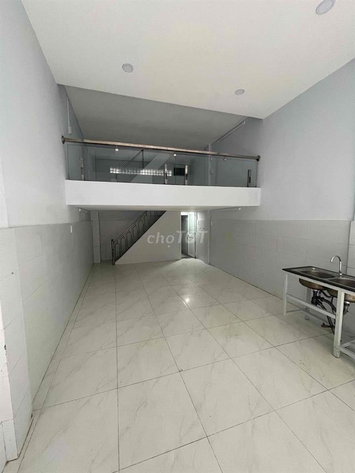 Cho thuê nhà mặt tiền ngay ngã tư Bảy Hiền 4x9 1 trệt 2 lầu 2pn 2wc