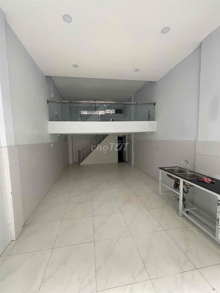 Cho thuê nhà mặt tiền ngay ngã tư Bảy Hiền 4x9 1 trệt 2 lầu 2pn 2wc