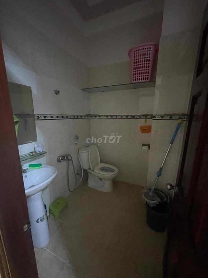 Cho thuê nhà đường Đồng Đen 3,3x13 1 trệt 2 lầu sân thượng full nt