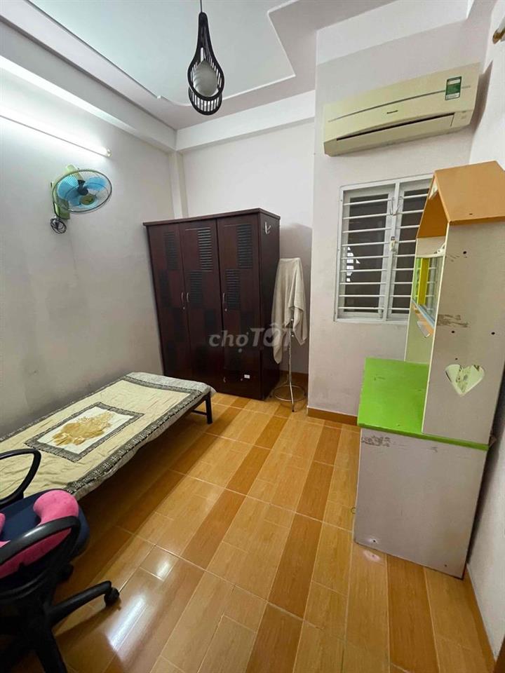 Cho thuê nhà đường Đồng Đen 3,3x13 1 trệt 2 lầu sân thượng full nt