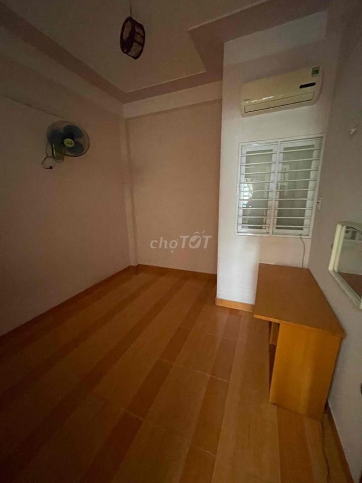 Cho thuê nhà đường Đồng Đen 3,3x13 1 trệt 2 lầu sân thượng full nt