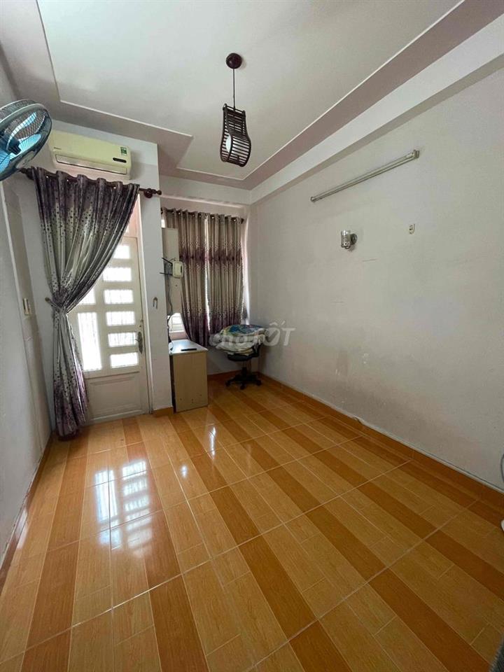 Cho thuê nhà đường Đồng Đen 3,3x13 1 trệt 2 lầu sân thượng full nt