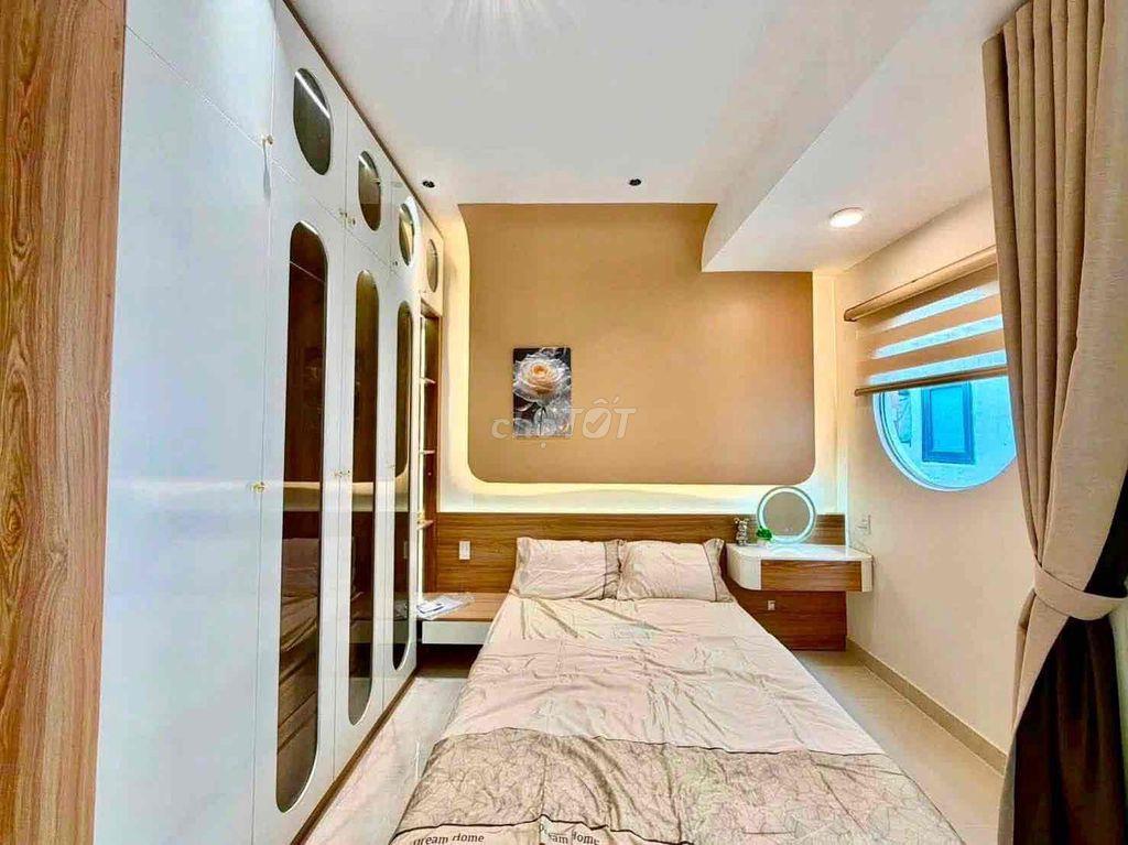 Cho thuê nhà đường CMT8 4x9 1 trệt 1 lửng 2 lầu 3pn 3wc full nt