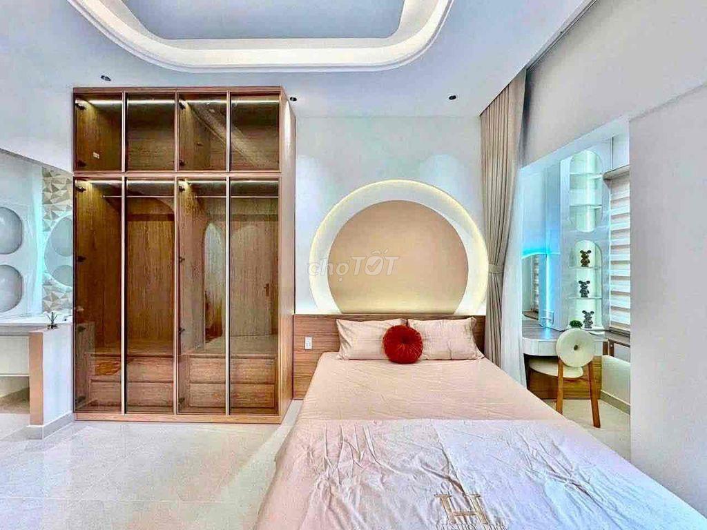 Cho thuê nhà đường CMT8 4x9 1 trệt 1 lửng 2 lầu 3pn 3wc full nt