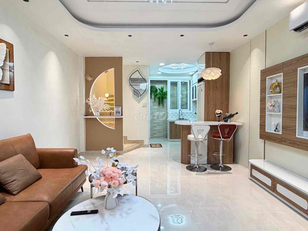Cho thuê nhà đường CMT8 4x9 3pn 3wc full nội thất
