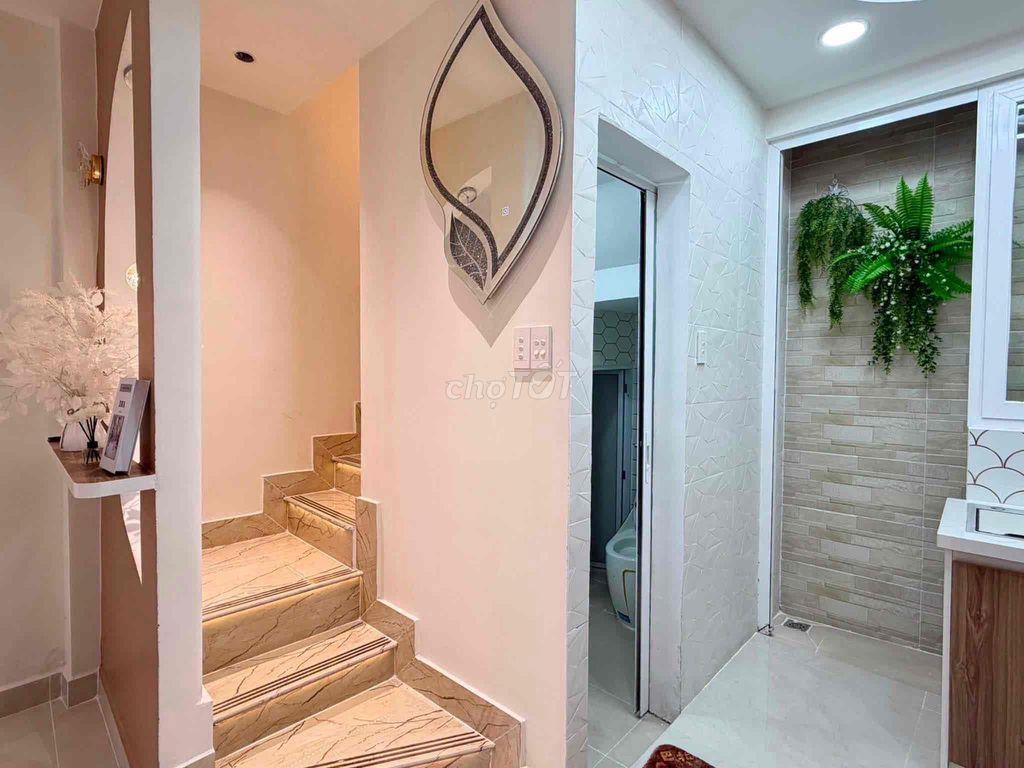 Cho thuê nhà đường CMT8 4x9 3pn 3wc full nội thất