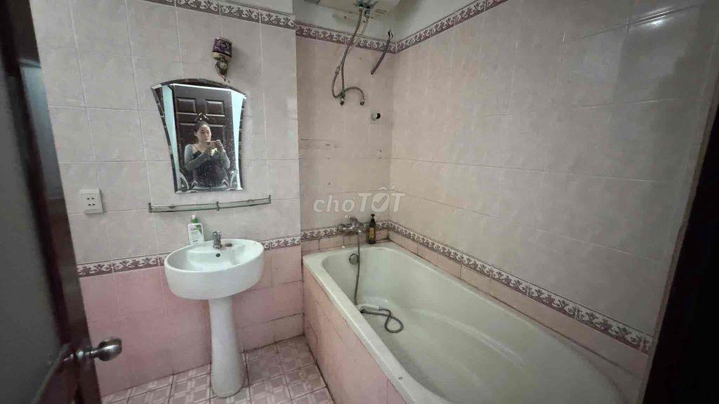 Cho thuê nhà gần sân bay 3,5x12 HXH 3pn 2wc sân thượng