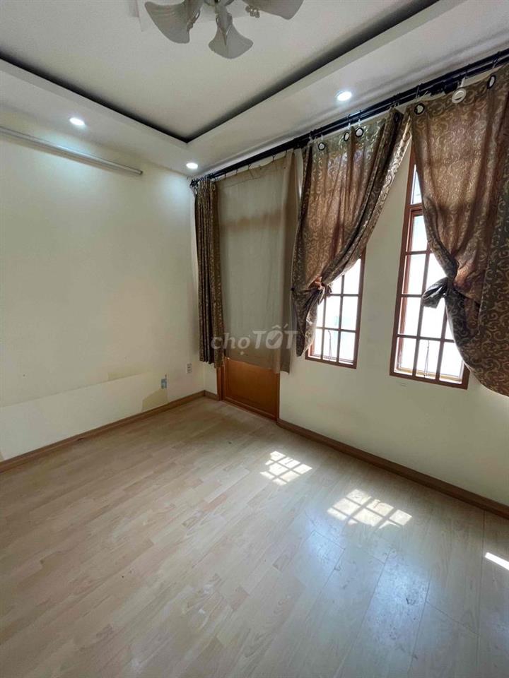 Cho thuê nhà HXH đường Nguyễn Hồng Đào 4x7 1 trệt 3 lầu st 3pn 4wc