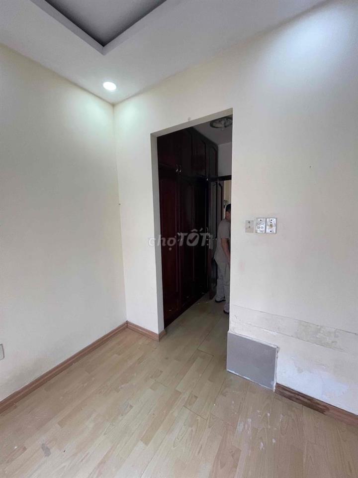 Cho thuê nhà HXH đường Nguyễn Hồng Đào 4x7 1 trệt 3 lầu st 3pn 4wc
