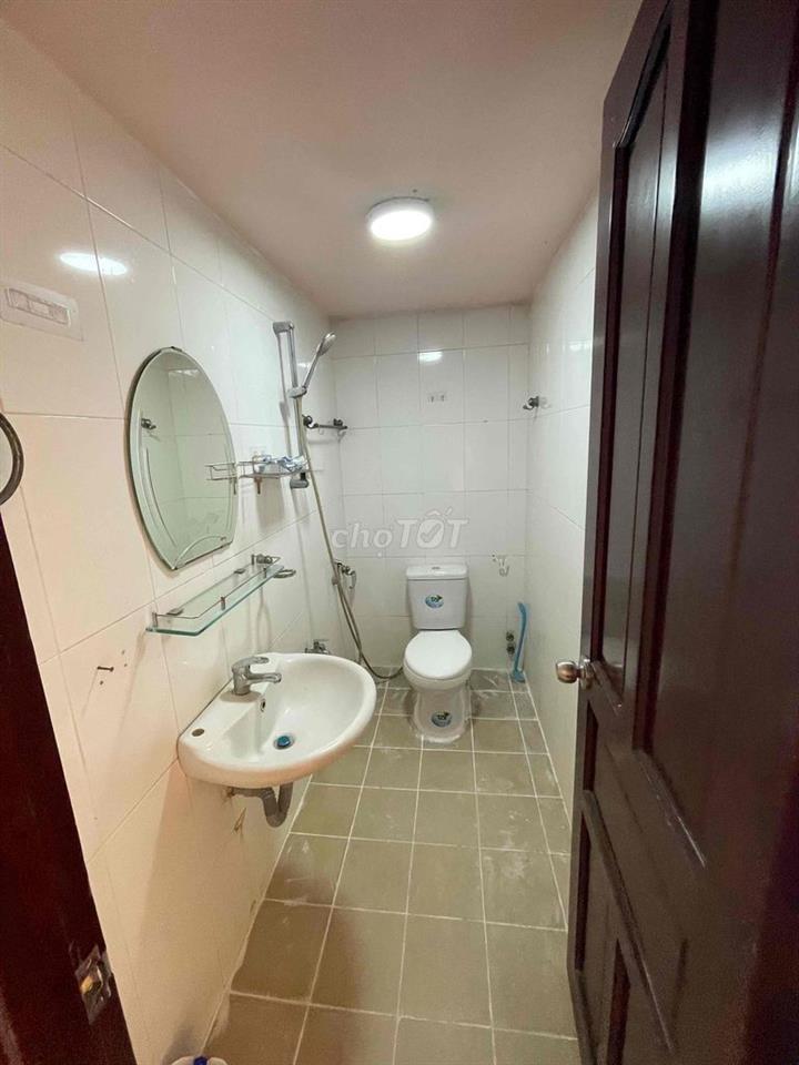 Cho thuê nhà HXH đường Nguyễn Hồng Đào 4x7 1 trệt 3 lầu st 3pn 4wc