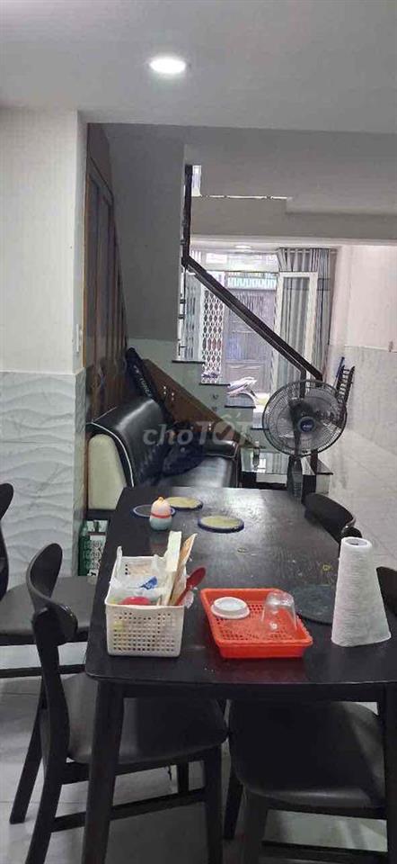 Cho thuê nhà đường CMT8 3,5x13 nhà 1 trệt 1 lửng 1 lầu 3pn 3wc full nt