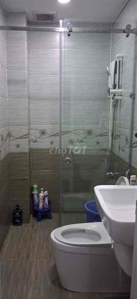 Cho thuê nhà đường CMT8 3,5x13 nhà 1 trệt 1 lửng 1 lầu 3pn 3wc full nt