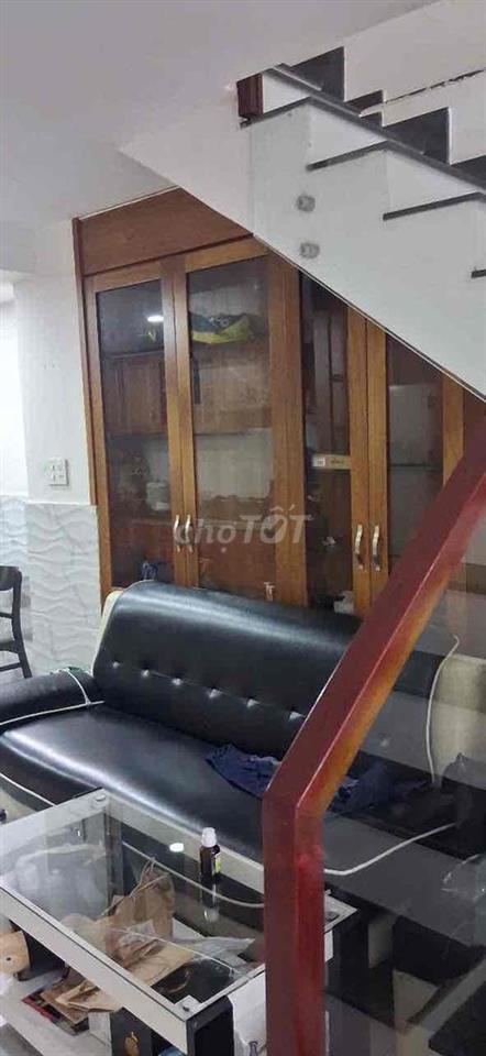 Cho thuê nhà đường CMT8 3,5x13 nhà 1 trệt 1 lửng 1 lầu 3pn 3wc full nt