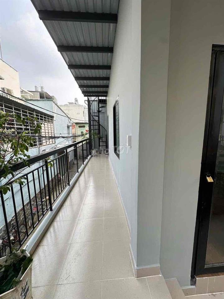 Cho thuê nhà cấp 4 đường CMT8 5,5x18 nở hậu 6m 2pn 1wc kd buôn bán