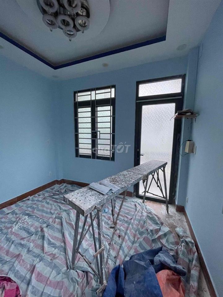 Cho thuê nhà đường CMT8 4x15 căn góc 1 trệt 2 lầu 3pn 4wc sân thượng