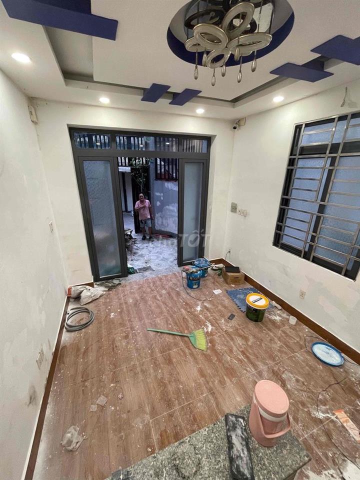 Cho thuê nhà đường CMT8 4x15 căn góc 1 trệt 2 lầu 3pn 4wc sân thượng