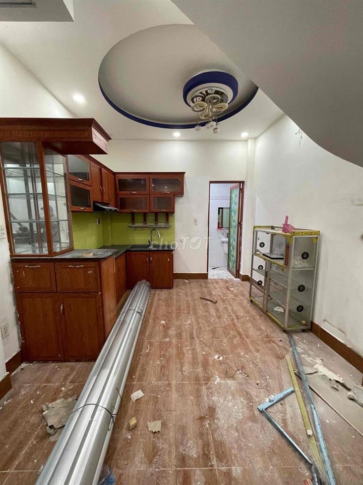 Cho thuê nhà đường CMT8 4x15 căn góc 1 trệt 2 lầu 3pn 4wc sân thượng