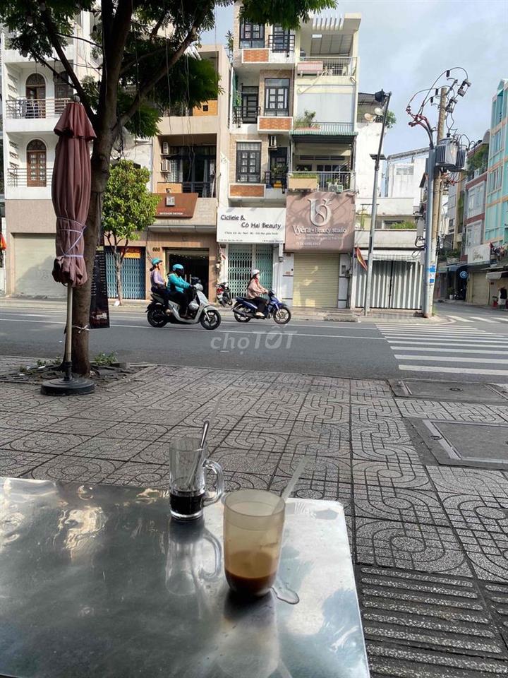Cho thuê sân trước nhà