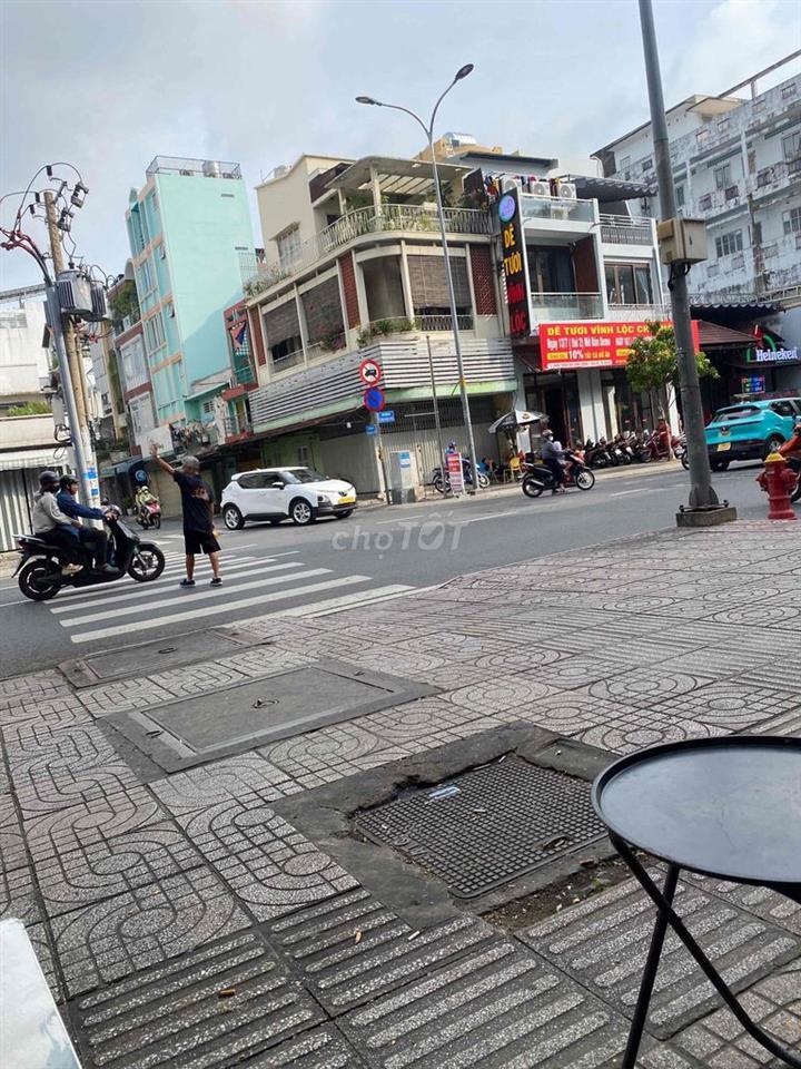 Cho thuê sân trước nhà