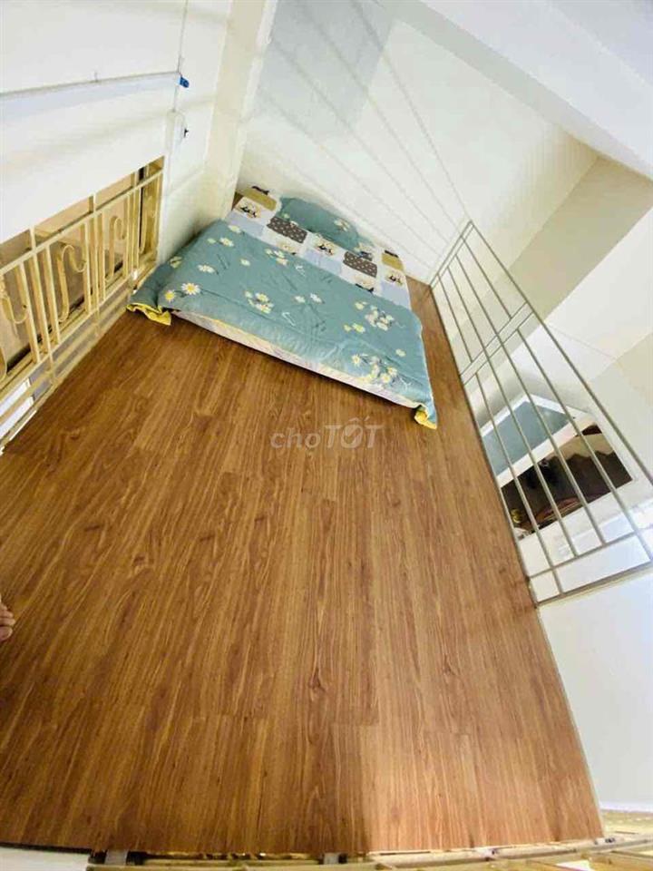 cho thuê phòng có gác cao 2m cửa sổ lớn tầng trệt gần đại học Sài Gòn