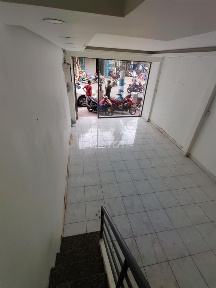 CHO THUÊ NHÀ NGUYÊN CĂN TRỤC ĐƯỜNG CHÍNH CMT8 GẦN Q1