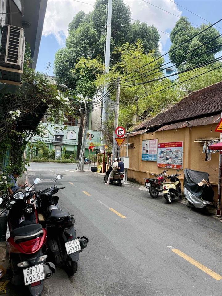 Sang sôp Si tuyển ( mặt bằng~ cho thuê )