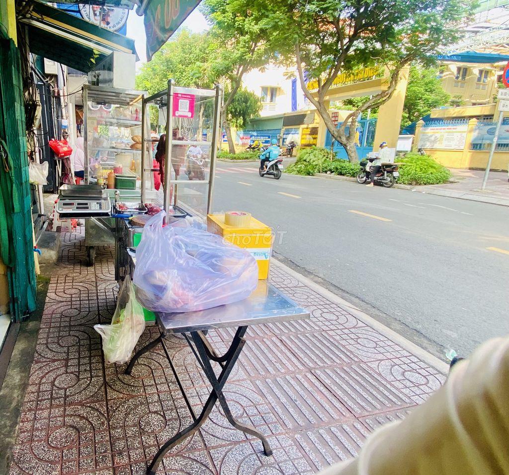 Mặt Tiền Vỉa Hè