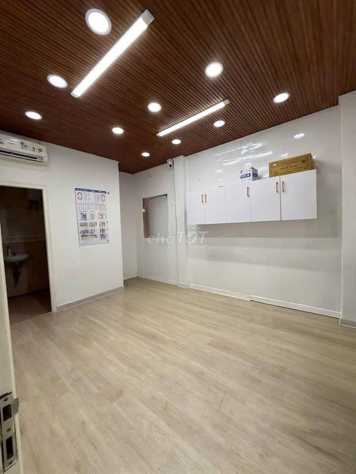 CHO THUÊ NHÀ NGUYÊN CĂN MẶT TIỀN 6M LÀM VĂN PHÒNG, SPA, PHÒNG KHÁM