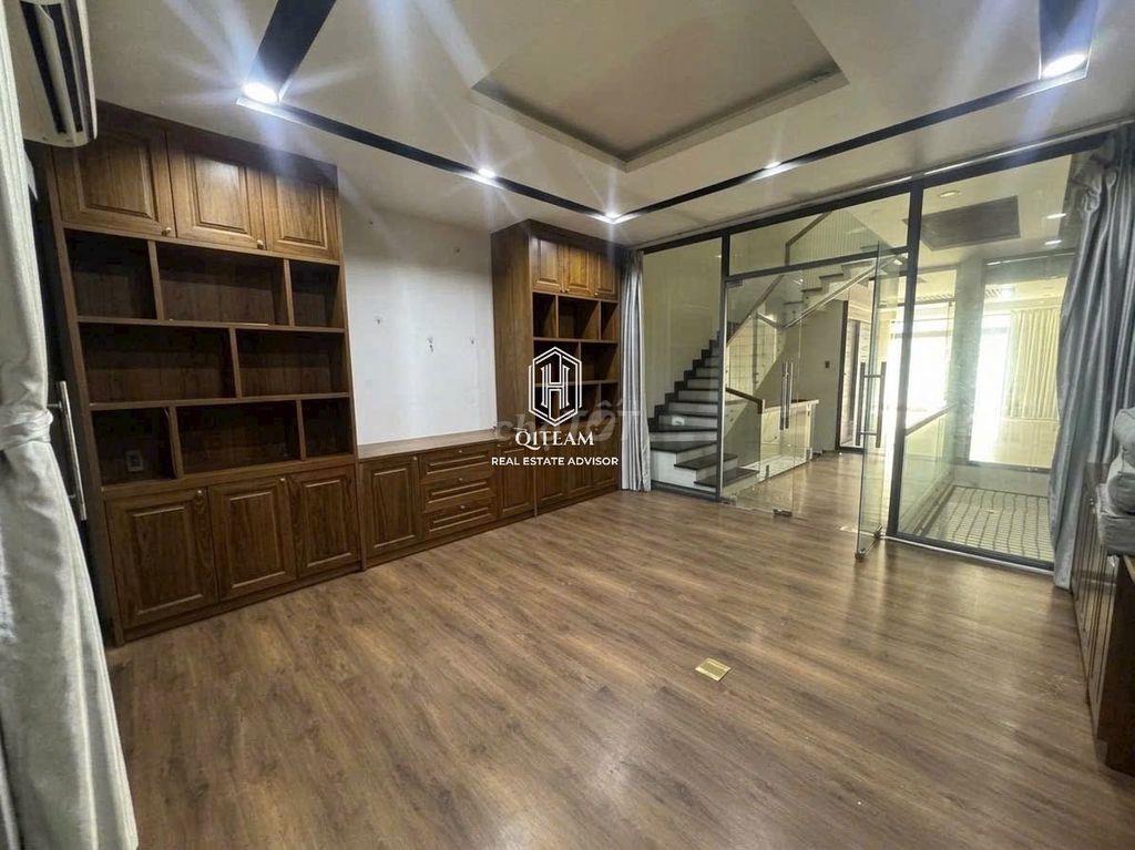 CHO THUÊ NHÀ ĐẸP SÁT SÂN BAY  FULL NỘI THẤT GỖ SANG TRỌNG, NHÀ MỚI