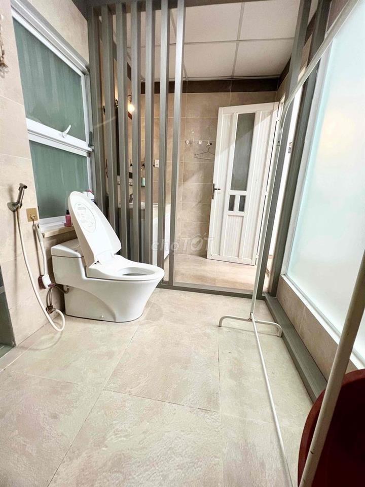 Cho thuê căn hộ đầy đủ nội thất 50m2 tại CMT8 quận 3