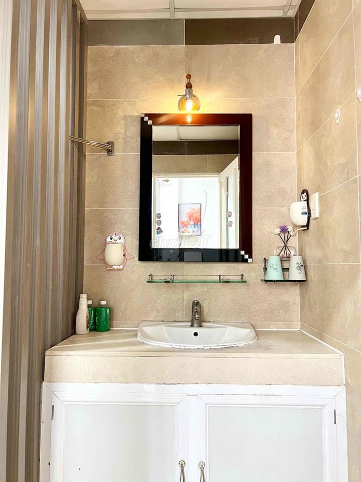 Cho thuê căn hộ đầy đủ nội thất 50m2 tại CMT8 quận 3