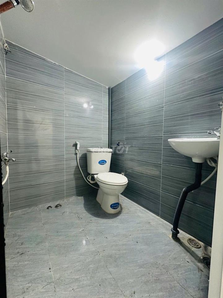 Tách bếp, sàn vân gỗ, ban công riêng gần Trường Sa, hẻm Lê Văn Sỹ