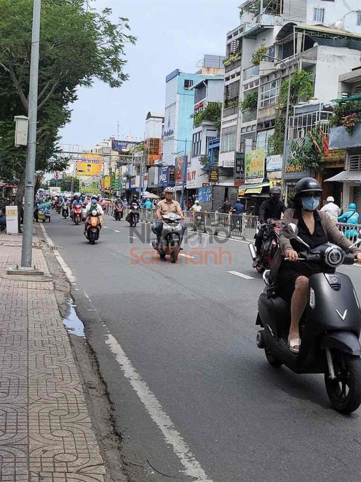 nhà còn trống nên cần nam hoặc chú đến ở chung với ông chú cho vui