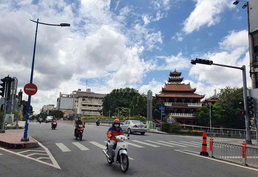 nhà còn trống nên cần nam hoặc chú đến ở chung với ông chú cho vui
