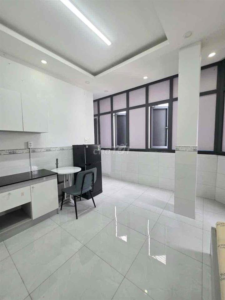 phòng 30m2, đường Nguyễn Thiện Thuật, P.1, Q.3