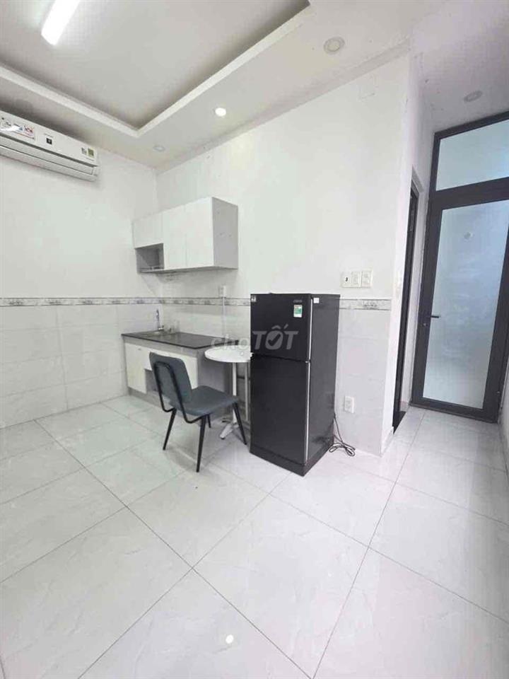 phòng 30m2, đường Nguyễn Thiện Thuật, P.1, Q.3