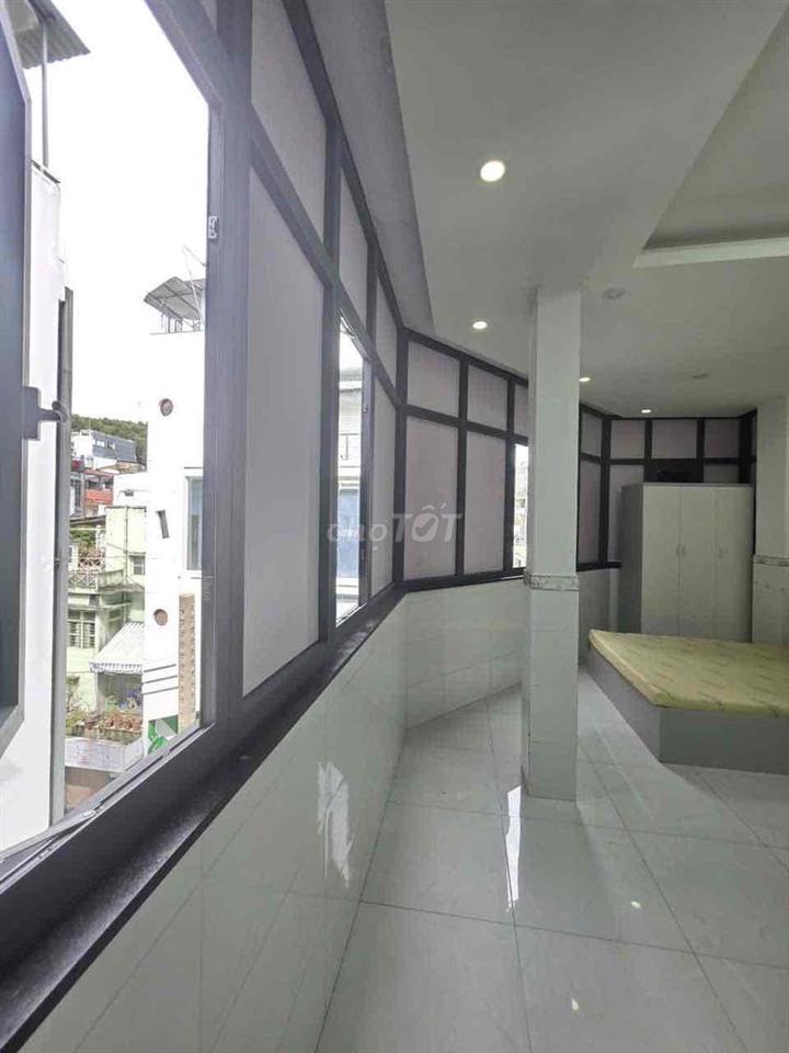 phòng 30m2, đường Nguyễn Thiện Thuật, P.1, Q.3