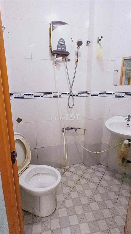 📍Ngay CMT8 , vòng xoay Dân Chủ, Trường sa