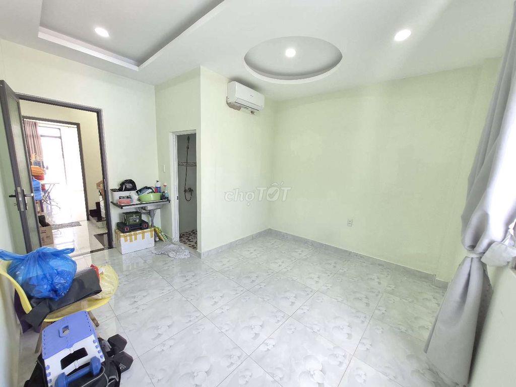 Cho Nữ thuê - 1 người - CMT8 Q3