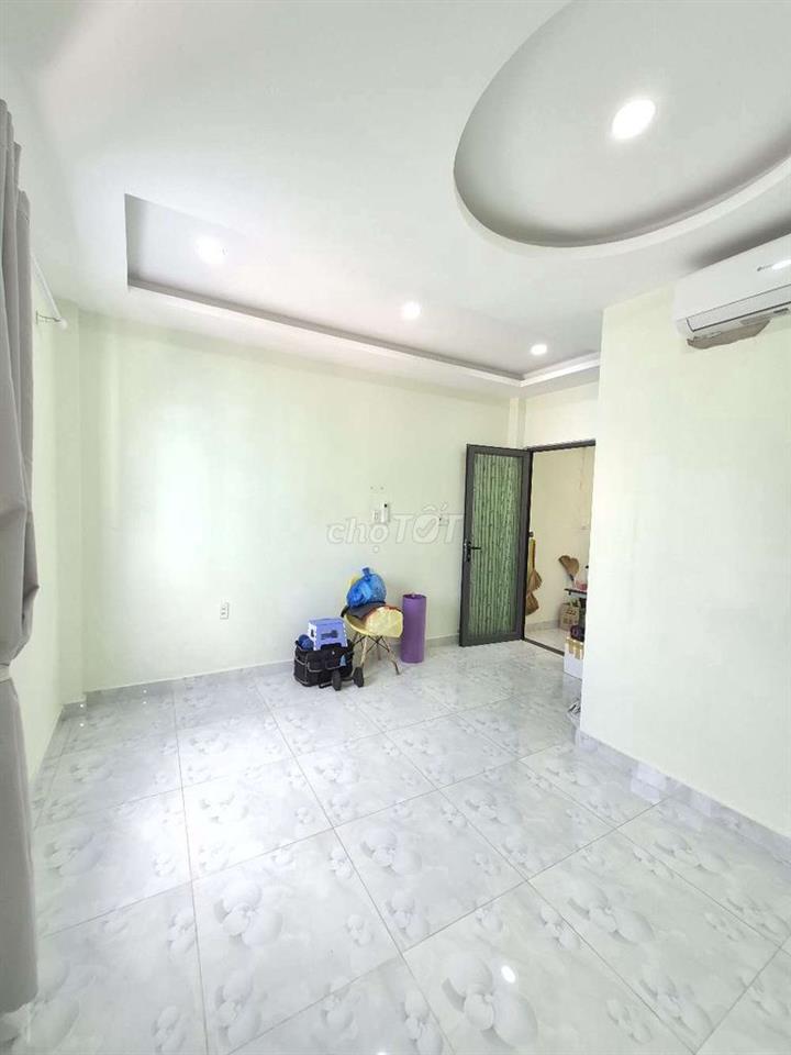 Cho Nữ thuê - 1 người - CMT8 Q3
