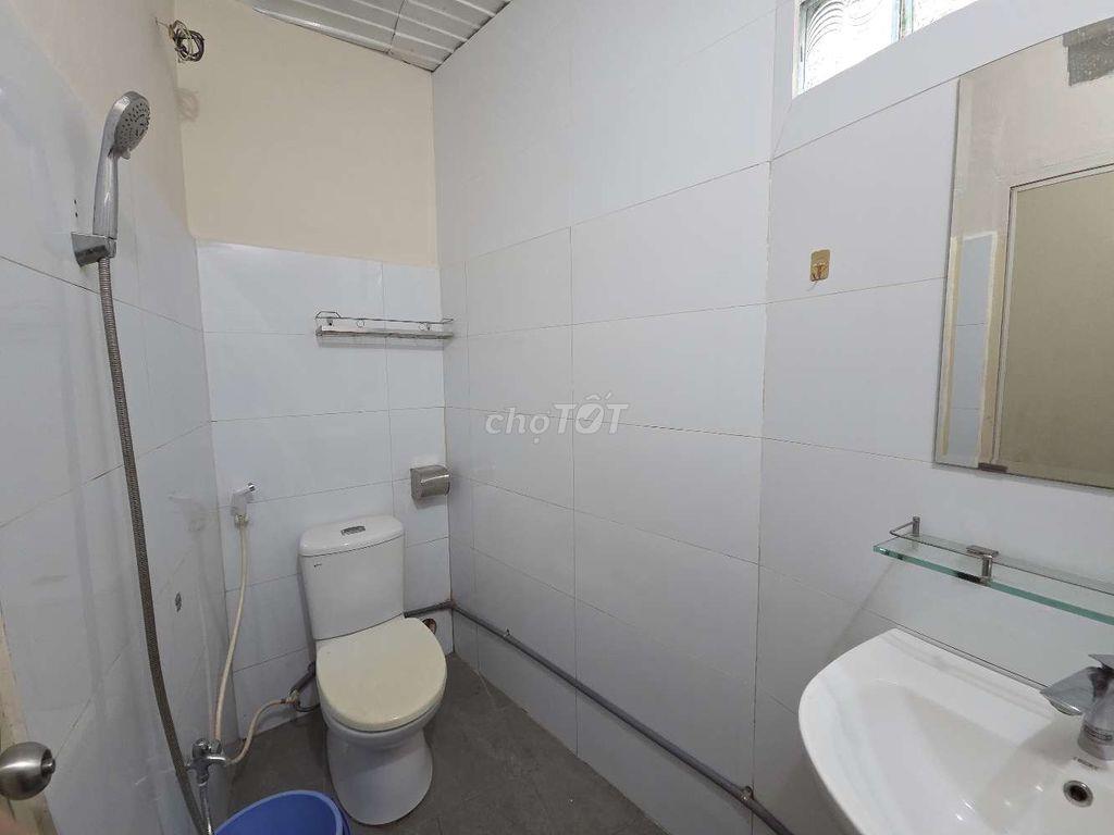 Trệt Q3 CMT8 thuê lâu dài giá thương lượng
